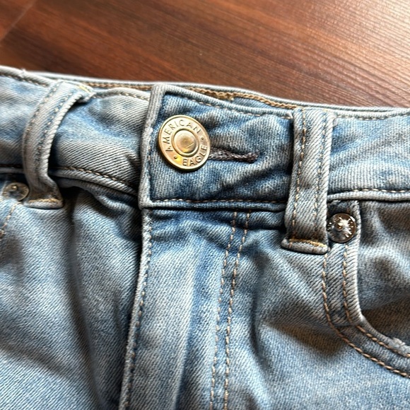 American Eagle Cropped Booty Shorts Size 2-Light Blue Denim - Picture 6 of 12